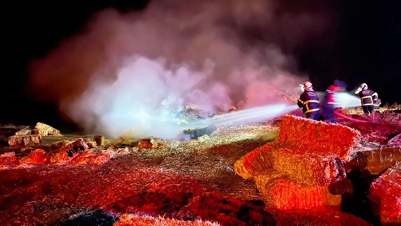 Kastamonu’da alevli gece!.. 500 balya kül oldu  